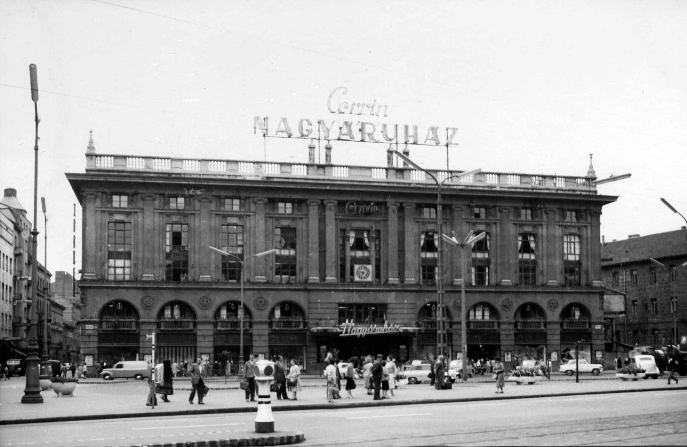 Fortepan / Budapest Főváros Levéltára / Városrendezési és Építészeti Osztályának fényképei-A Corvin Áruház 1961-ben.