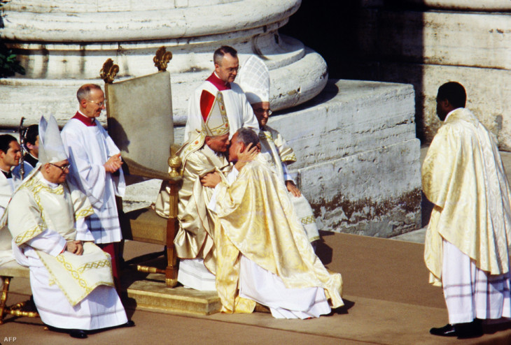 AFP-Pápává koronázása után a Szent Péter téren.