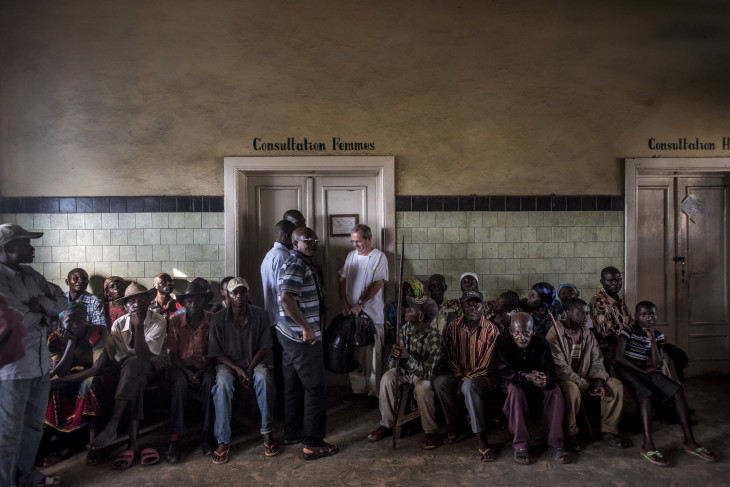 Hajdú D. András-Várakozó betegek egy kongói kórházban