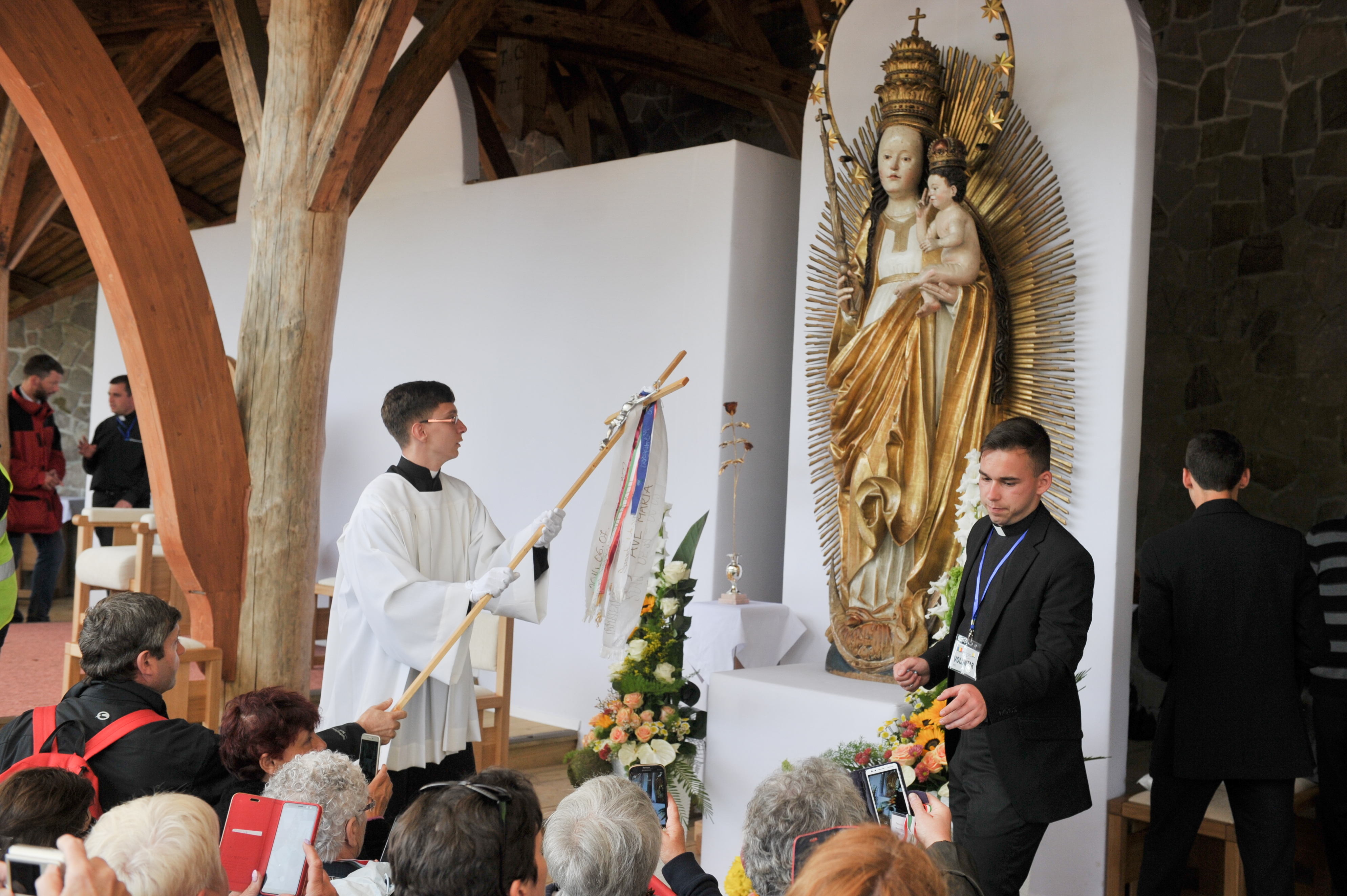 Beliczay László-A csíksomlyói Mária-szobor, amit a tavalyi pápalátogatás alkalmából kivételesen a szentmise heszínén állítottak ki