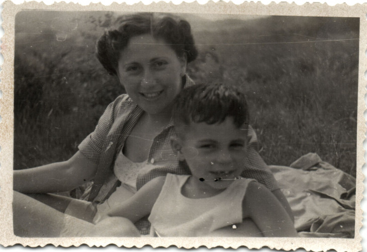Hajdú Judit jögörökös engedélyével-Barta Tamás és édesanyja