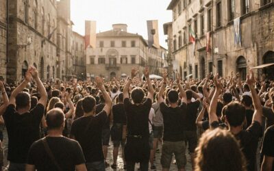Közönség egy rockkonceerten felemelt kezekkel
